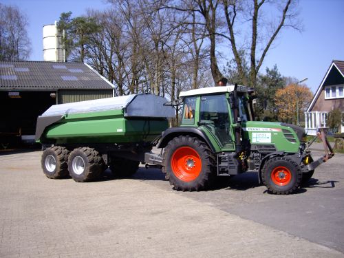 Tractor met 10 m³ kiper